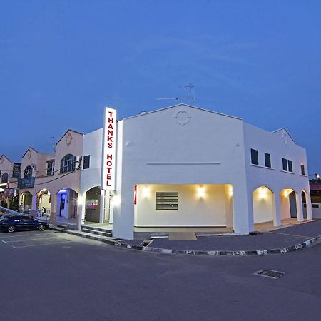 Thanks Hotel Parit Buntar Exterior foto