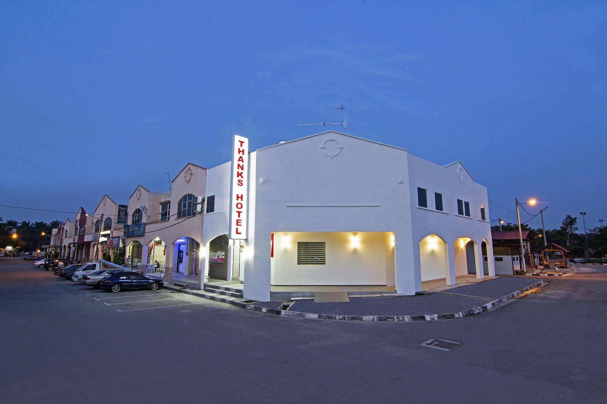 Thanks Hotel Parit Buntar Exterior foto